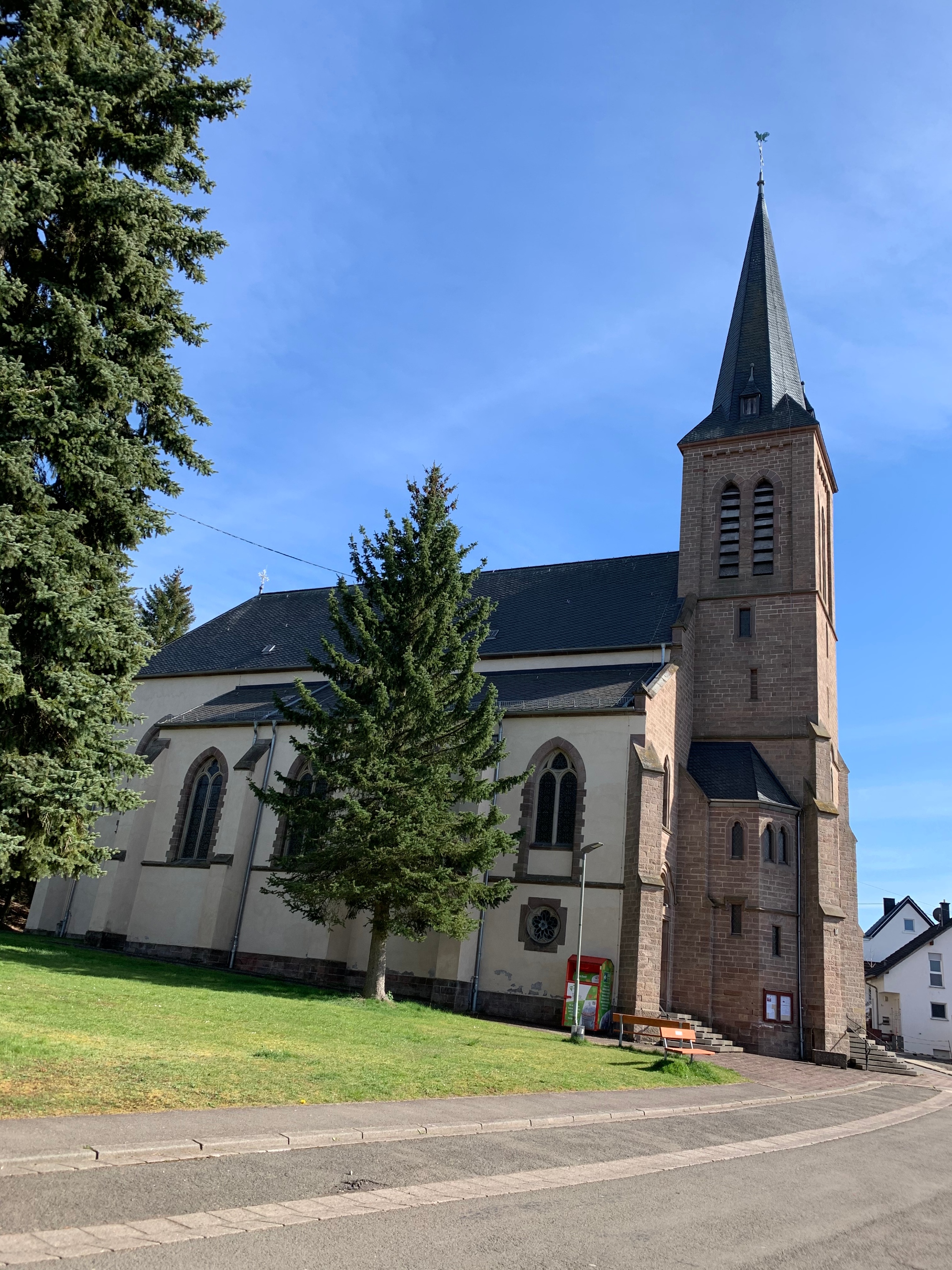 Filialkirche Hl. Familie in Hangard